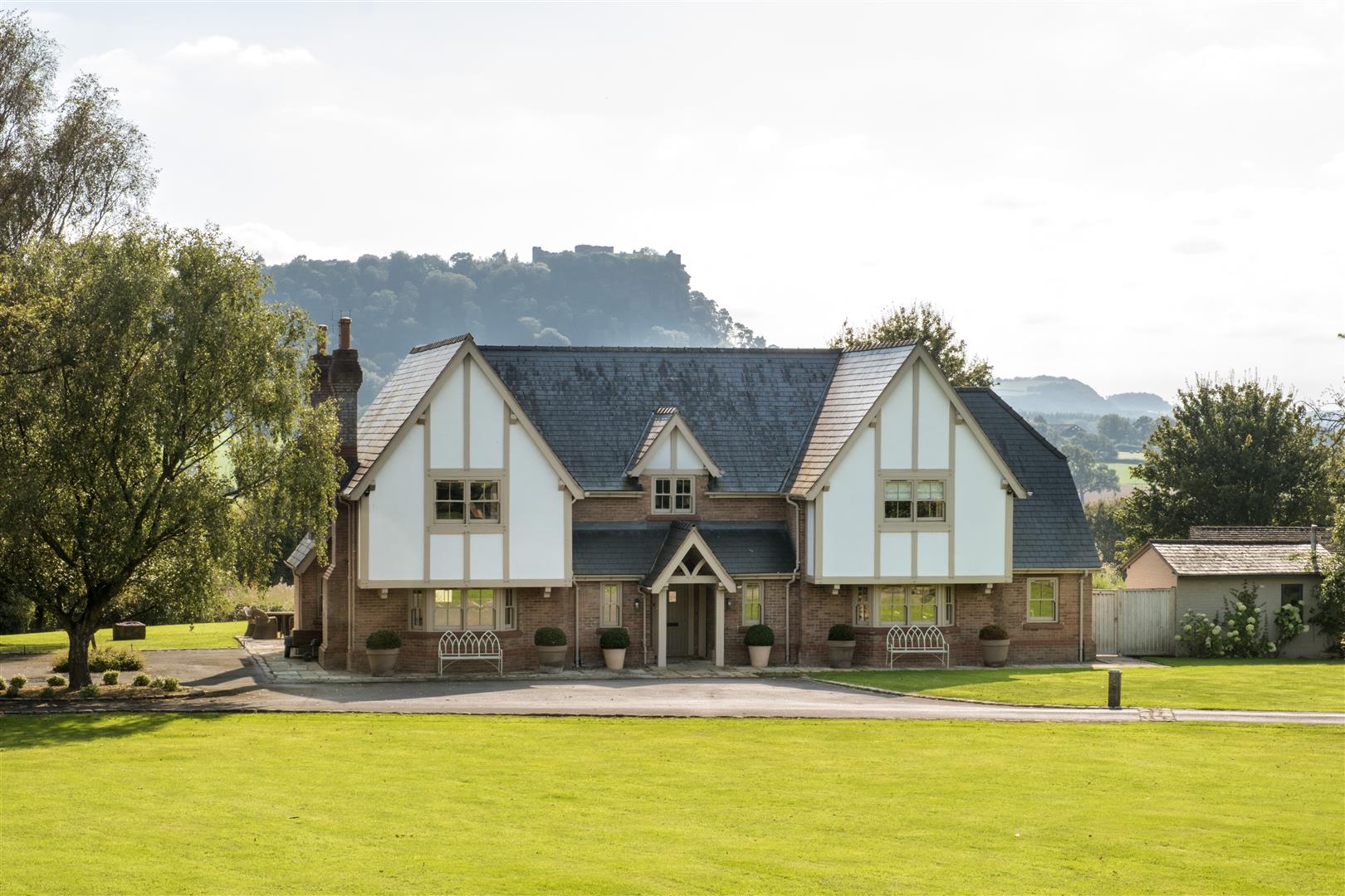 5 bedroom  Detached House for Sale in Tiverton, Tarporley